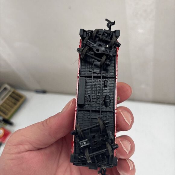 TYCO HO Scale Silver Streak Caboose in Box - Picture 6 of 8